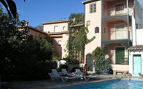 Casa Tia Maria, Acequias